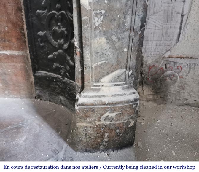 Importante cheminée d'époque Louis XV en marbre Rouge du Nord Importante cheminée d'époque Louis XV en marbre Rouge du Nord-7