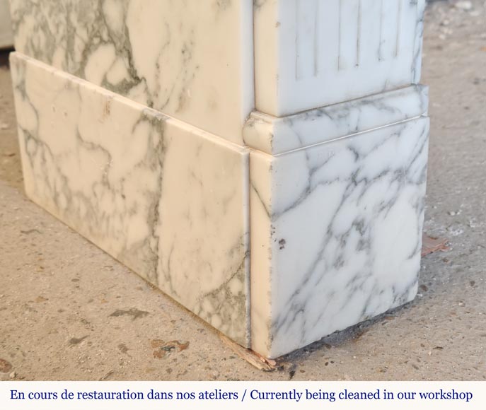 Cheminée de style Louis XVI en marbre Arabescato décorée de cannelures Cheminée de style Louis XVI en marbre Arabescato décorée de cannelures-4