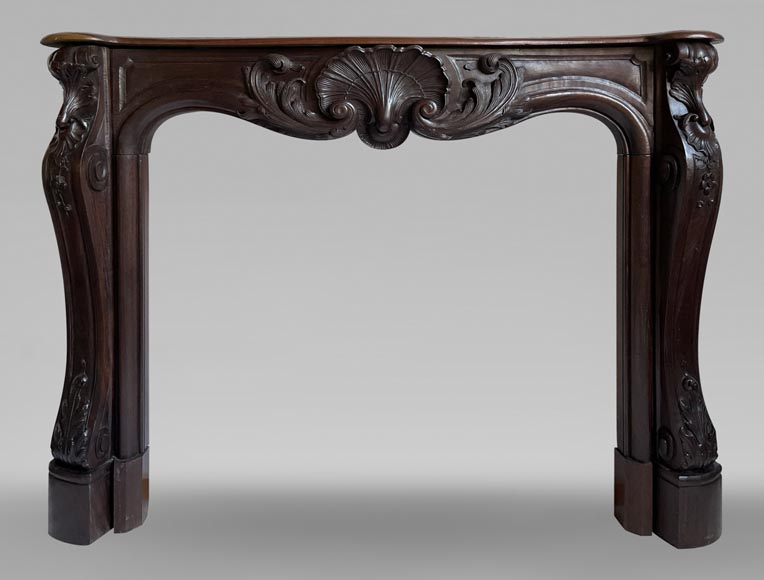 Cheminée en bois de style Louis XV, à la belle coquille Cheminée en bois de style Louis XV, à la belle coquille-0