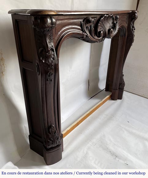 Cheminée en bois de style Louis XV, à la belle coquille Cheminée en bois de style Louis XV, à la belle coquille-2