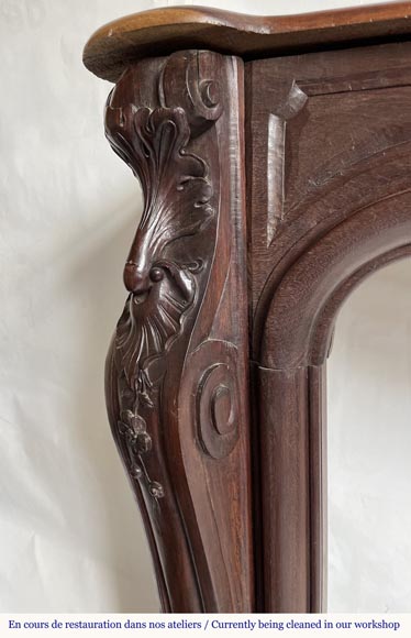 Cheminée en bois de style Louis XV, à la belle coquille Cheminée en bois de style Louis XV, à la belle coquille-4