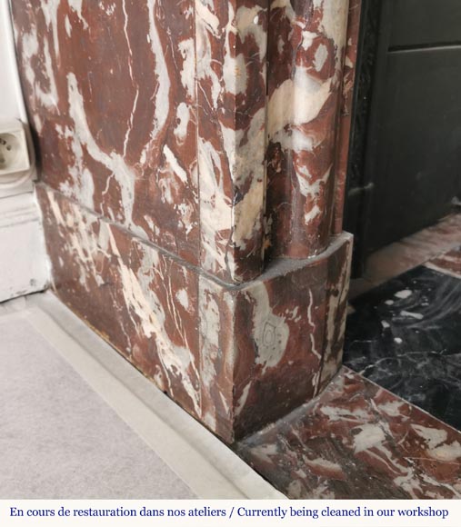 Cheminée Boudin à acrotère en marbre Rouge du Nord  Cheminée Boudin à acrotère en marbre Rouge du Nord -4