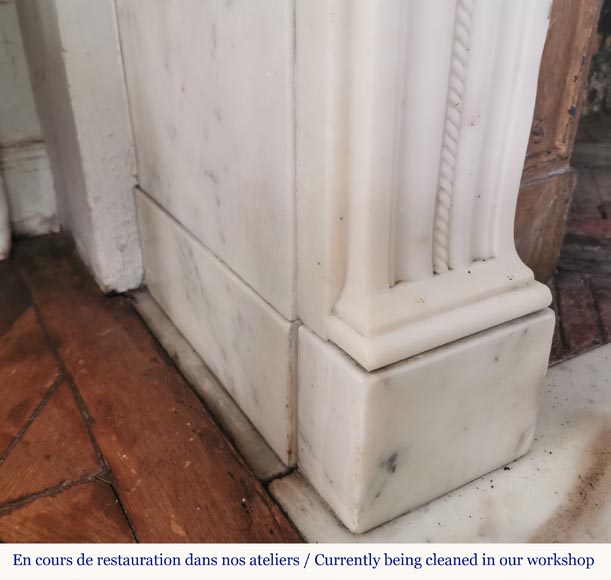 Cheminée du début du 19è siècle,  style Louis XVI en marbre statuaire à la frise grecque Cheminée du début du 19è siècle,  style Louis XVI en marbre statuaire à la frise grecque-5