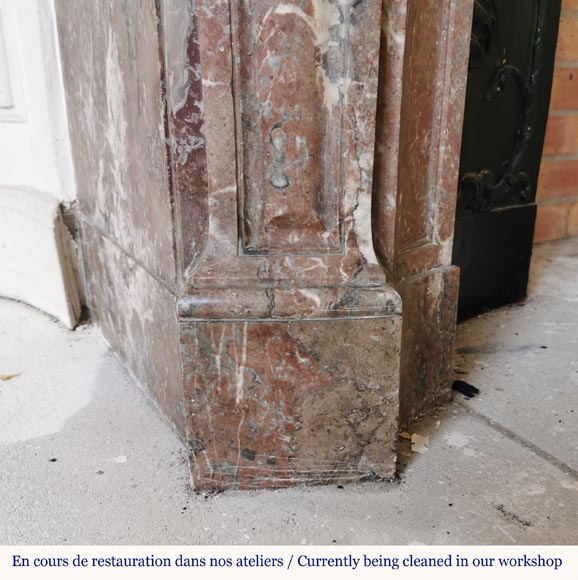 Grande cheminée de style Louis XV aux trois coquilles en marbre Rouge du Nord  Grande cheminée de style Louis XV aux trois coquilles en marbre Rouge du Nord -5