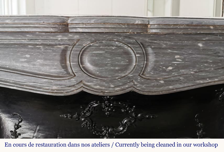 Belle cheminée Pompadour en marbre bleu Turquin Belle cheminée Pompadour en marbre bleu Turquin-1