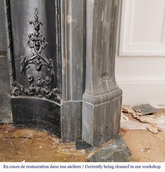 Belle cheminée Pompadour en marbre bleu Turquin Belle cheminée Pompadour en marbre bleu Turquin-7