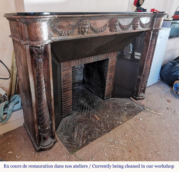 Rare cheminée en terre cuite de style Louis XVI à colonnes torses, début du XIXe siècle Rare cheminée en terre cuite de style Louis XVI à colonnes torses, début du XIXe siècle-5