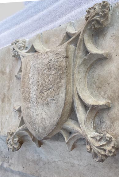 Importante cheminée en pierre du XVIIe siècle Importante cheminée en pierre du XVIIe siècle-2