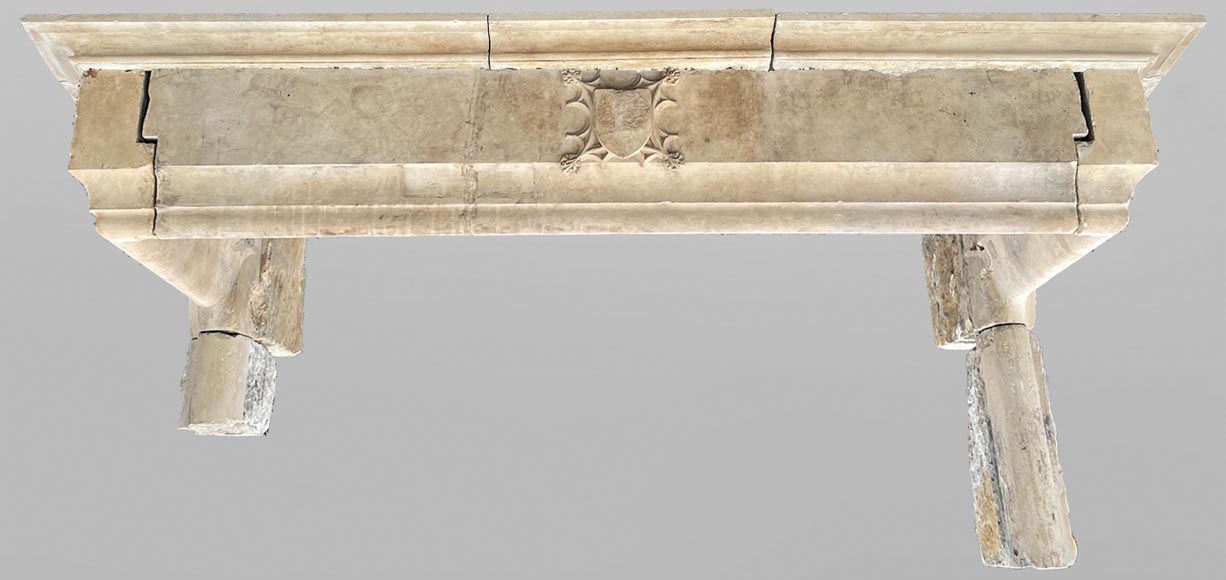 Importante cheminée en pierre du XVIIe siècle Importante cheminée en pierre du XVIIe siècle-3