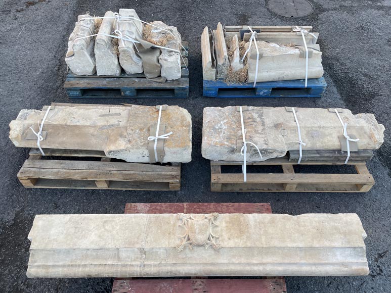 Importante cheminée en pierre du XVIIe siècle Importante cheminée en pierre du XVIIe siècle-9