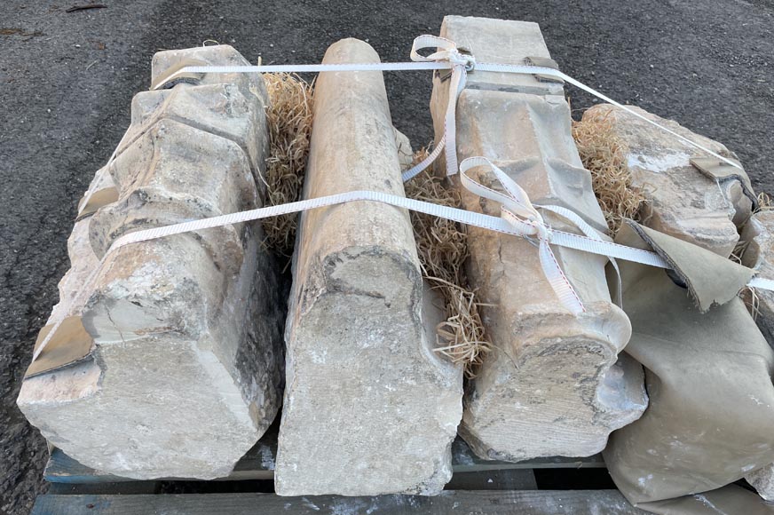 Importante cheminée en pierre du XVIIe siècle Importante cheminée en pierre du XVIIe siècle-10