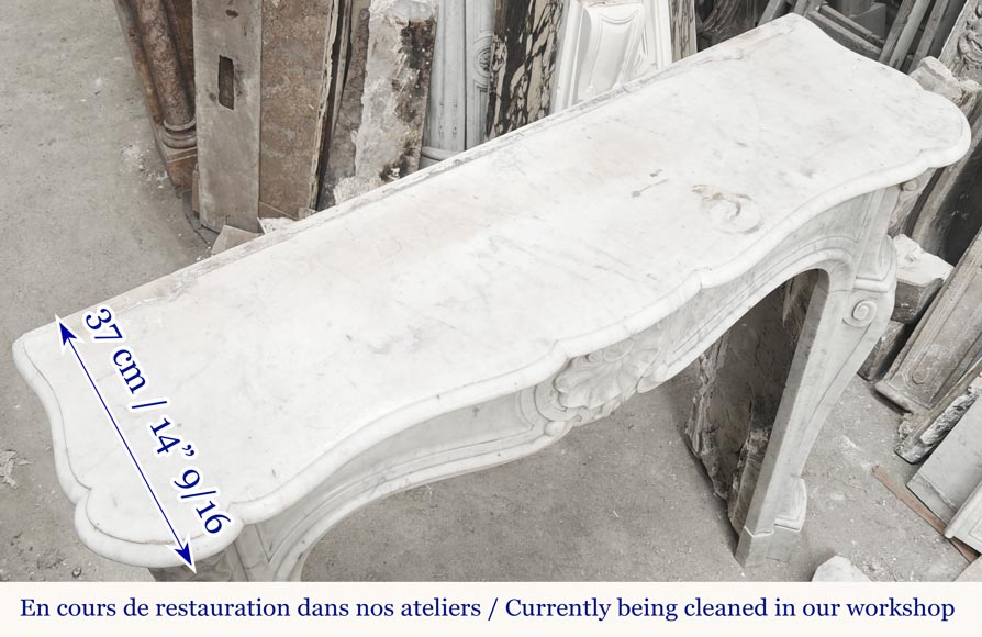 Cheminée de style Louis XV à trois coquilles, en marbre de Carrare Cheminée de style Louis XV à trois coquilles, en marbre de Carrare-10