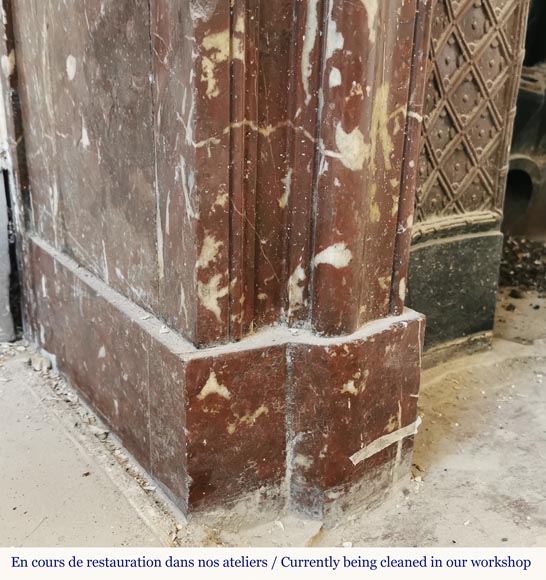 Cheminée de style Louis XIV à acrotère en marbre Rouge du Nord Cheminée de style Louis XIV à acrotère en marbre Rouge du Nord-4