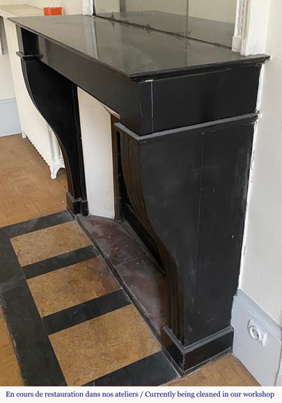 Petite cheminée de style Louis Philippe en marbre Noir Fin de Belgique Petite cheminée de style Louis Philippe en marbre Noir Fin de Belgique-2