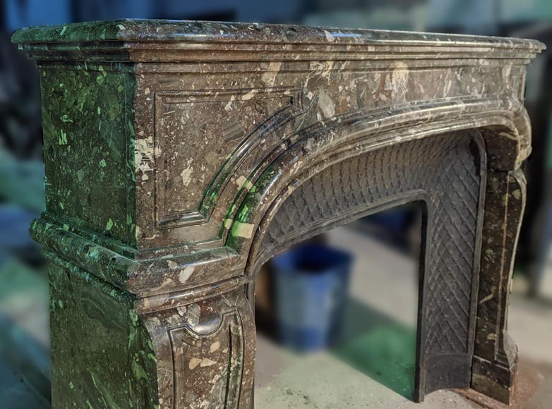 Grande cheminée de style Régence en marbre Brèche Nouvelle, fin du XIXe siècle Grande cheminée de style Régence en marbre Brèche Nouvelle, fin du XIXe siècle-3