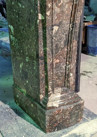 Grande cheminée de style Régence en marbre Brèche Nouvelle, fin du XIXe siècle Grande cheminée de style Régence en marbre Brèche Nouvelle, fin du XIXe siècle-4