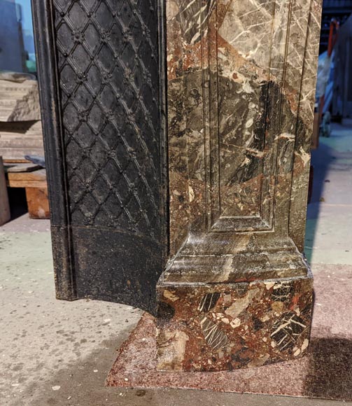 Grande cheminée de style Régence en marbre Brèche Nouvelle, fin du XIXe siècle Grande cheminée de style Régence en marbre Brèche Nouvelle, fin du XIXe siècle-7