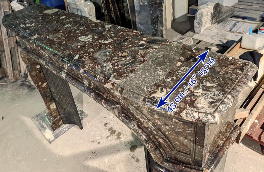 Grande cheminée de style Régence en marbre Brèche Nouvelle, fin du XIXe siècle Grande cheminée de style Régence en marbre Brèche Nouvelle, fin du XIXe siècle-9