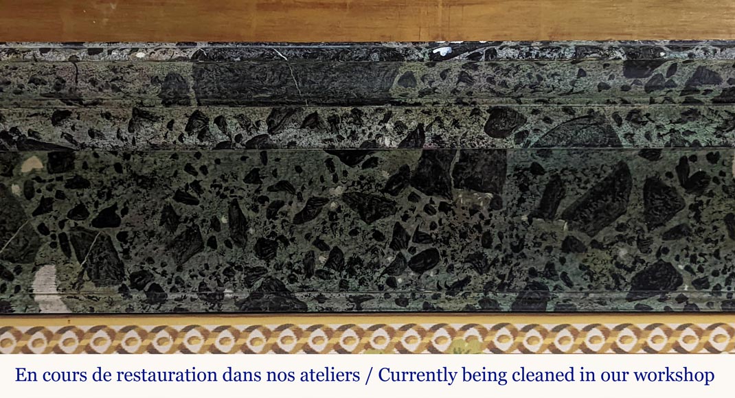 Cheminée de style Directoire à colonnes en bois peint en trompe-l'oeil de marbre Vert Antique Cheminée de style Directoire à colonnes en bois peint en trompe-l'oeil de marbre Vert Antique-1