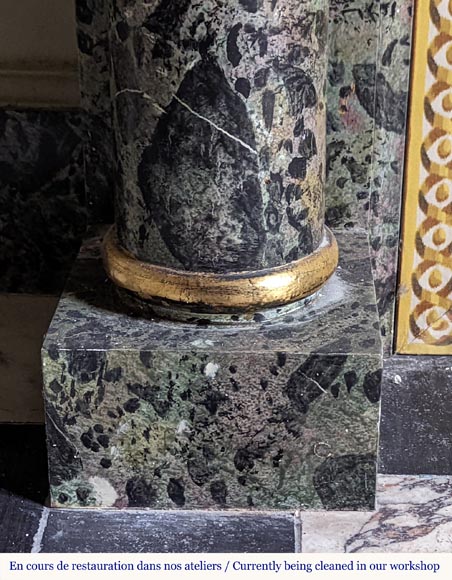 Cheminée de style Directoire à colonnes en bois peint en trompe-l'oeil de marbre Vert Antique Cheminée de style Directoire à colonnes en bois peint en trompe-l'oeil de marbre Vert Antique-5