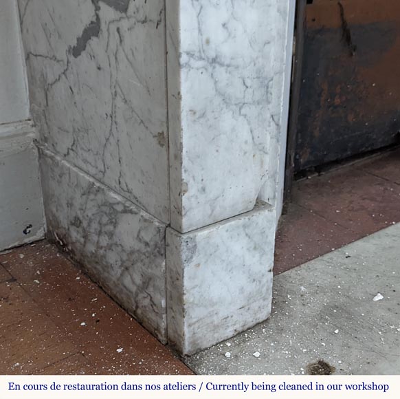 Petite cheminée originale au bandeau cintré en marbre Arabescato Petite cheminée originale au bandeau cintré en marbre Arabescato-4