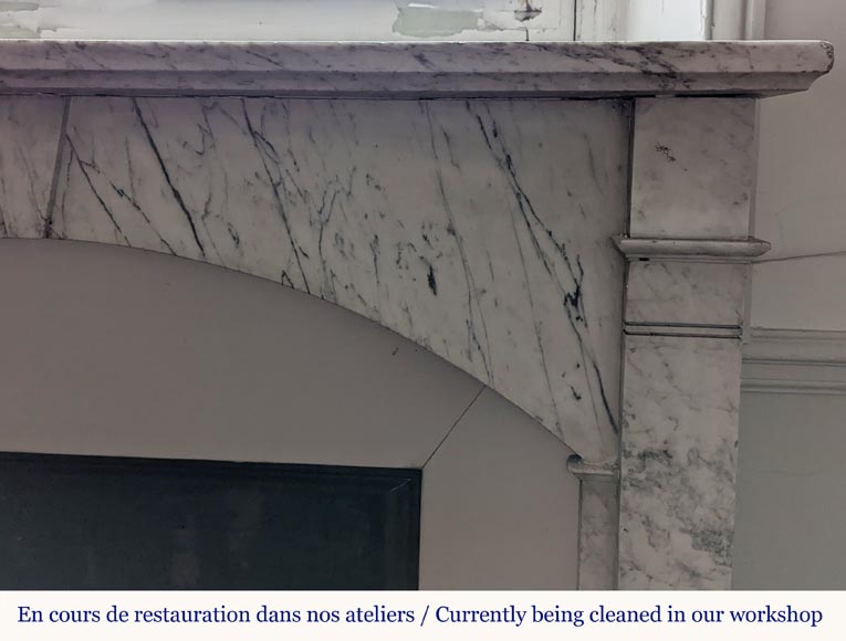 Petite cheminée originale au bandeau cintré en marbre Arabescato Petite cheminée originale au bandeau cintré en marbre Arabescato-6