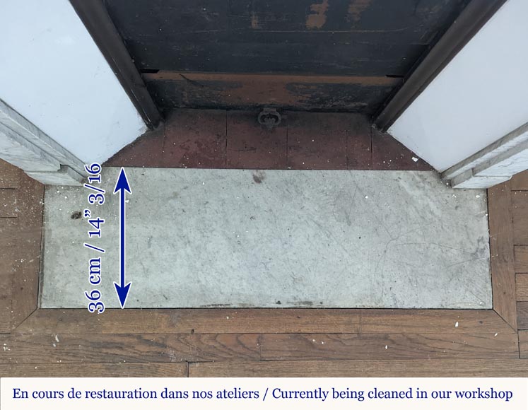 Petite cheminée originale au bandeau cintré en marbre Arabescato Petite cheminée originale au bandeau cintré en marbre Arabescato-8