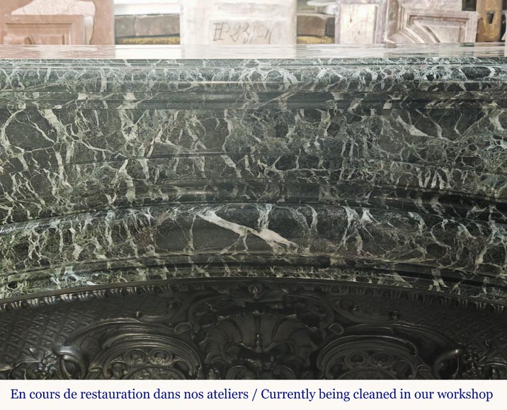 Importante cheminée de style Louis XIV en marbre vert de mer Importante cheminée de style Louis XIV en marbre vert de mer-1