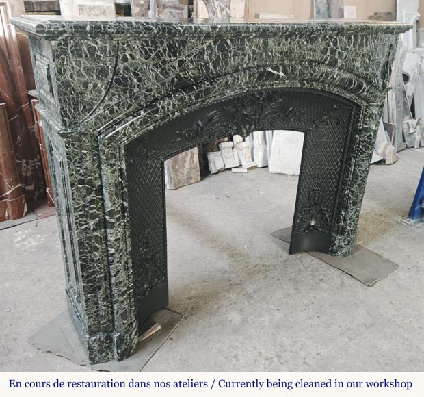 Importante cheminée de style Louis XIV en marbre vert de mer Importante cheminée de style Louis XIV en marbre vert de mer-2
