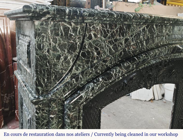 Importante cheminée de style Louis XIV en marbre vert de mer Importante cheminée de style Louis XIV en marbre vert de mer-3