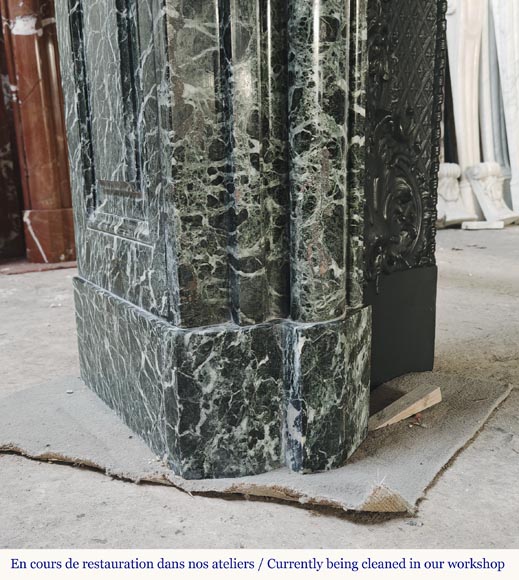 Importante cheminée de style Louis XIV en marbre vert de mer Importante cheminée de style Louis XIV en marbre vert de mer-4