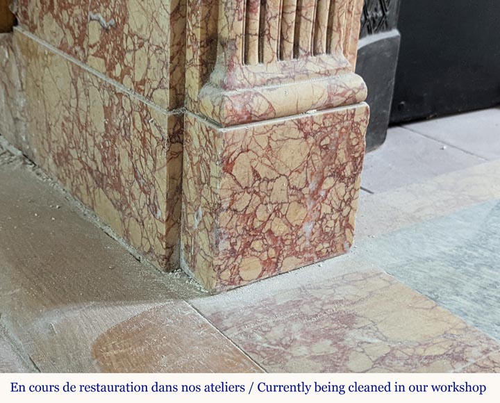 Cheminée de style Louis XVI aux rosaces en marbre Breccia Nuvolata Cheminée de style Louis XVI aux rosaces en marbre Breccia Nuvolata-4