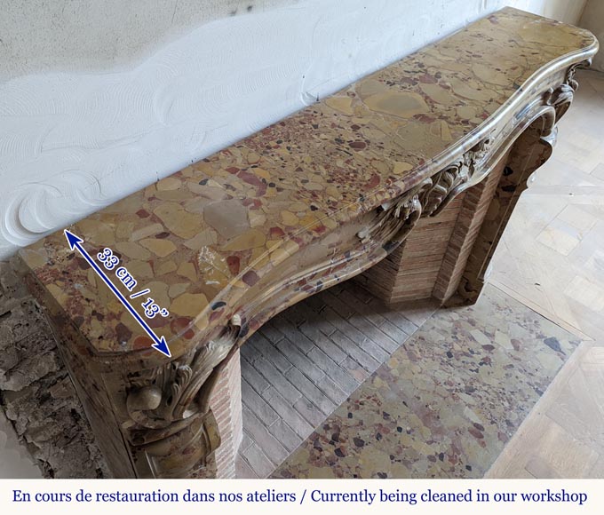 Cheminée d'époque Louis XV en brèche d'Alep avec coquille ailée Cheminée d'époque Louis XV en brèche d'Alep avec coquille ailée-12