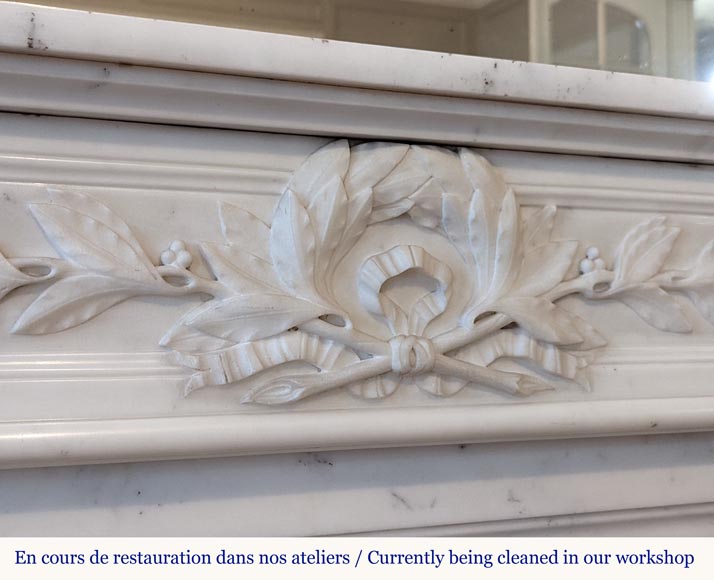 Cheminée de style Louis XVI à demie colonne et couronne de laurier Cheminée de style Louis XVI à demie colonne et couronne de laurier-4