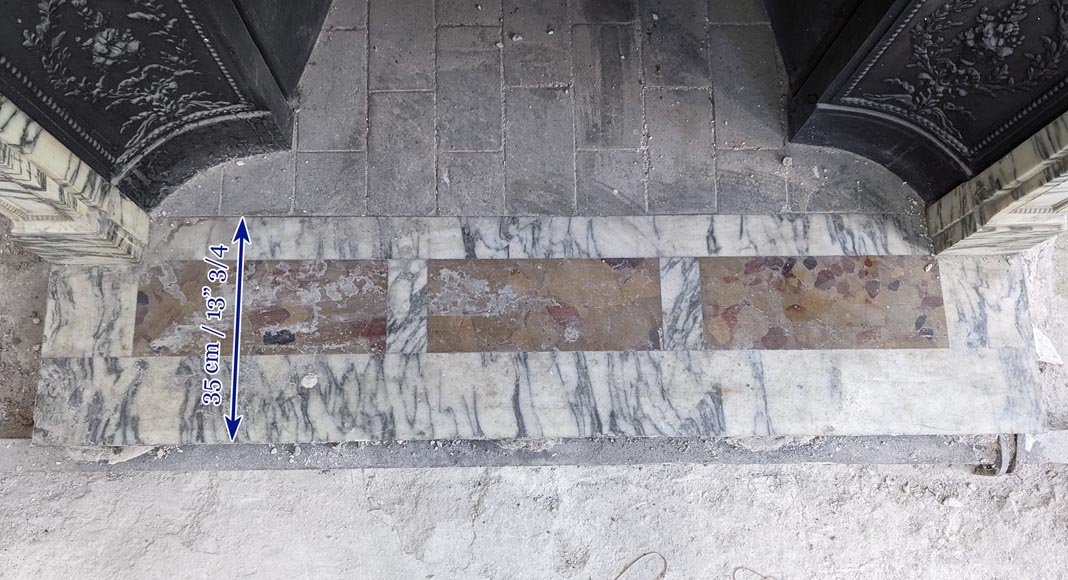 Cheminée de style Louis XVI aux liserés perlés en marbre de Carrare très veiné Cheminée de style Louis XVI aux liserés perlés en marbre de Carrare très veiné-10