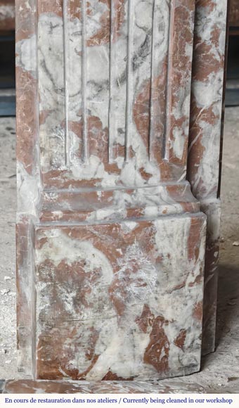 Cheminée de style Louis XVI légèrement galbée, en marbre Rouge du Nord Cheminée de style Louis XVI légèrement galbée, en marbre Rouge du Nord-9