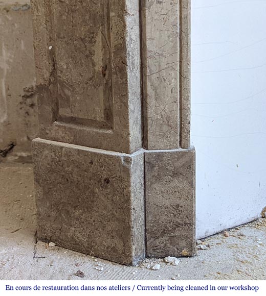 Cheminée ancienne de style Louis XV, modèle Pompadour, en pierre de Lunel Cheminée ancienne de style Louis XV, modèle Pompadour, en pierre de Lunel-4