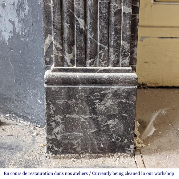 Cheminée d'époque Louis XVI en marbre gris des Ardennes Cheminée d'époque Louis XVI en marbre gris des Ardennes-7