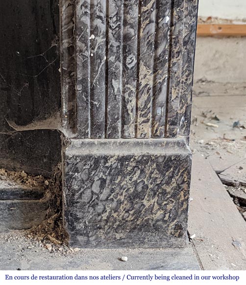 Cheminée d'époque Louis XVI en marbre Gris Sainte Anne Cheminée d'époque Louis XVI en marbre Gris Sainte Anne-7