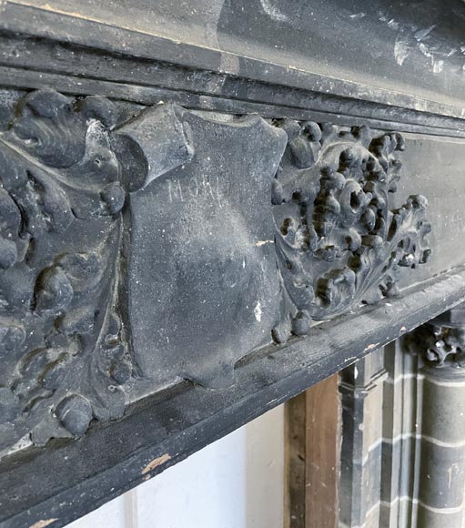 Cheminée ancienne en bois et carton de style Néo-Gothique Cheminée ancienne en bois et carton de style Néo-Gothique-2