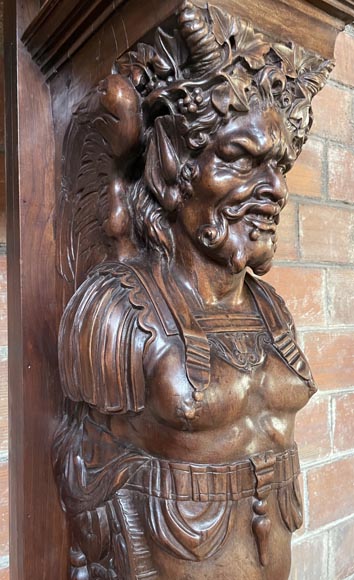 Cheminée en noyer de style Renaissance aux satyres Cheminée en noyer de style Renaissance aux satyres-7