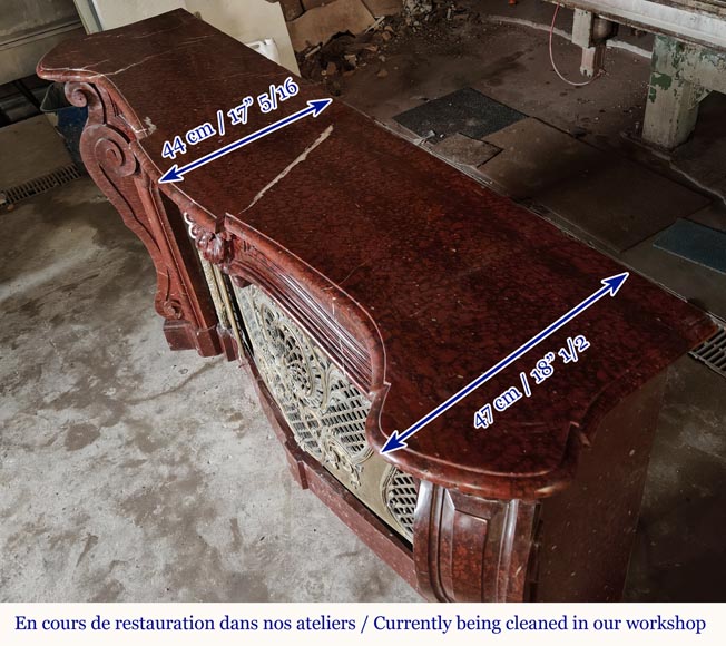 Cheminée Napoléon III en marbre Griotte rouge dotée d’une grille de foyer en bronze Cheminée Napoléon III en marbre Griotte rouge dotée d’une grille de foyer en bronze-12