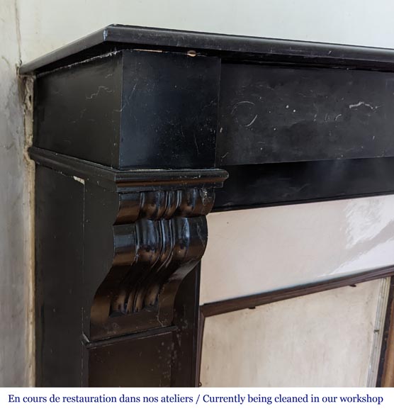 Petite cheminée de style Napoléon III en marbre noir Petite cheminée de style Napoléon III en marbre noir-3