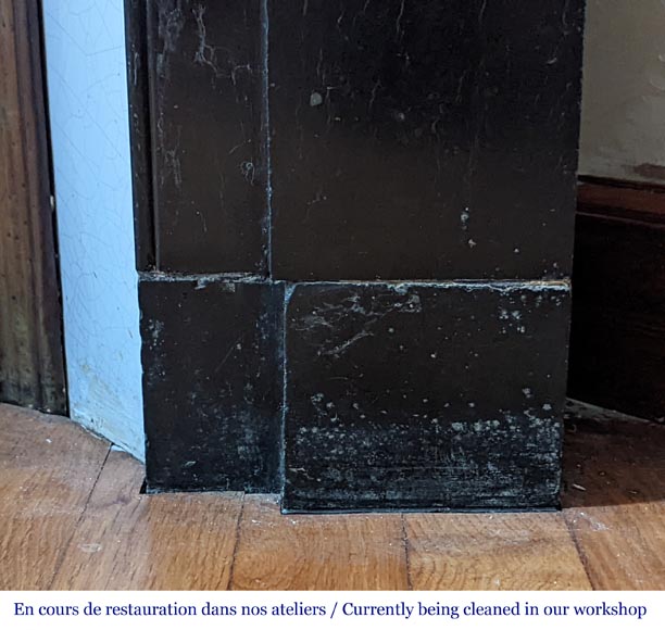 Petite cheminée de style Napoléon III en marbre noir Petite cheminée de style Napoléon III en marbre noir-7