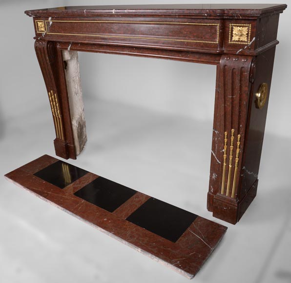 Cheminée de style Louis XVI en marbre Rouge Griotte , perlée de bronze doré Cheminée de style Louis XVI en marbre Rouge Griotte , perlée de bronze doré-6