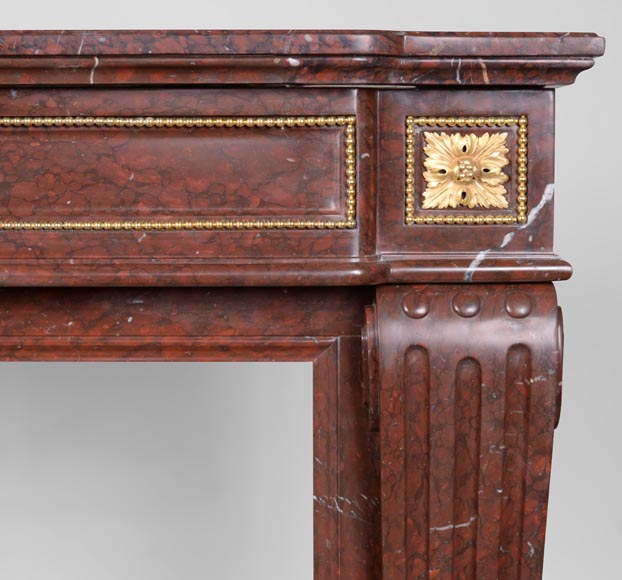 Cheminée de style Louis XVI en marbre Rouge Griotte , perlée de bronze doré Cheminée de style Louis XVI en marbre Rouge Griotte , perlée de bronze doré-7