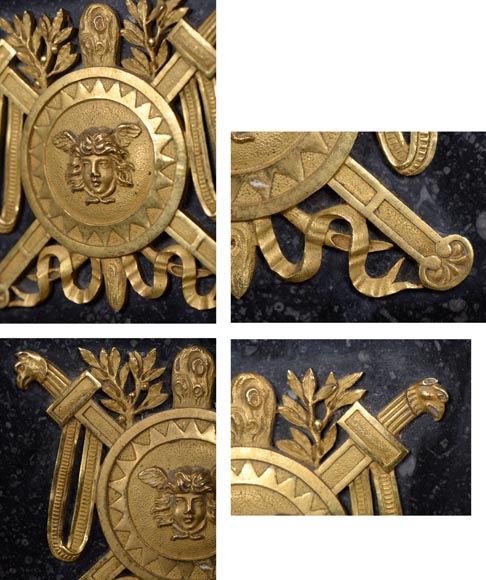 Cheminée d’époque empire en petit granit belge, a bronzes sur le thème de la mort d’Archimède Cheminée d’époque empire en petit granit belge, a bronzes sur le thème de la mort d’Archimède-7