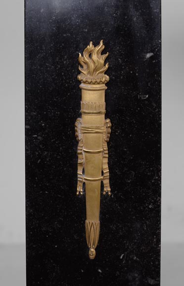 Cheminée d’époque empire en petit granit belge, a bronzes sur le thème de la mort d’Archimède Cheminée d’époque empire en petit granit belge, a bronzes sur le thème de la mort d’Archimède-8