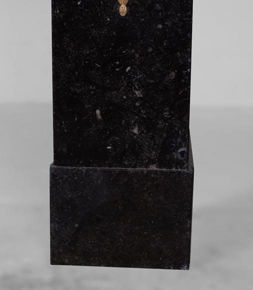 Cheminée d’époque empire en petit granit belge, a bronzes sur le thème de la mort d’Archimède Cheminée d’époque empire en petit granit belge, a bronzes sur le thème de la mort d’Archimède-13