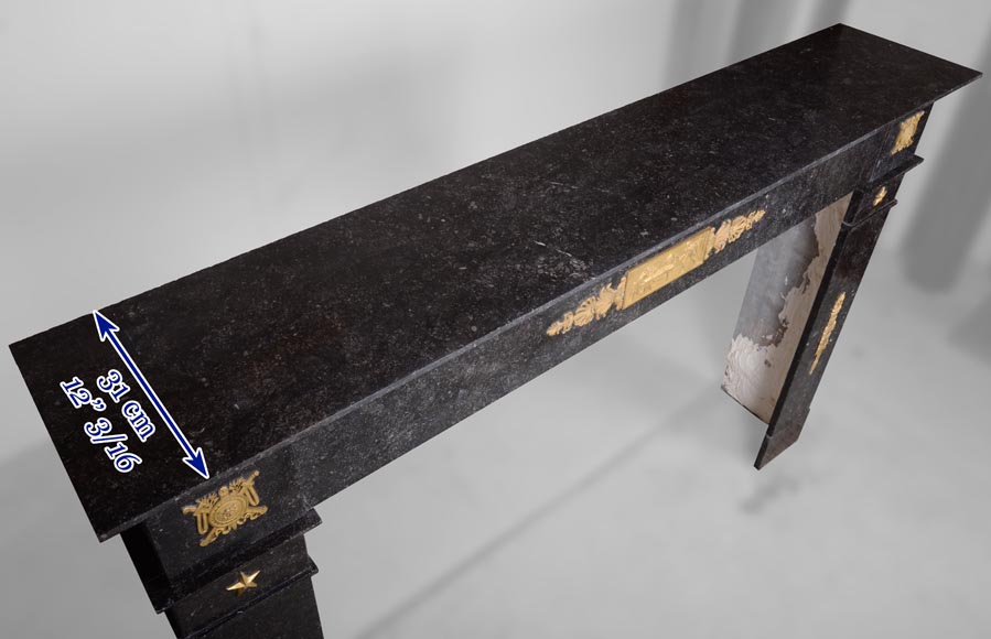 Cheminée d’époque empire en petit granit belge, a bronzes sur le thème de la mort d’Archimède Cheminée d’époque empire en petit granit belge, a bronzes sur le thème de la mort d’Archimède-14